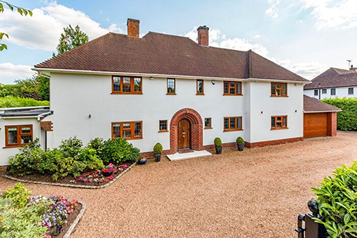 5 Bedroom Detached House For Sale In Pyrford, Surrey, GU22