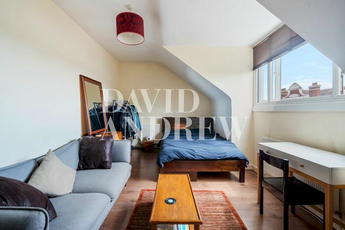 Studio To Rent In Hanley Road, London, N4