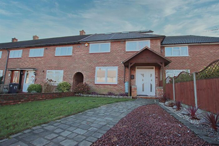 4 Bedroom Property To Rent In Carlton Close, Borehamwood, WD6