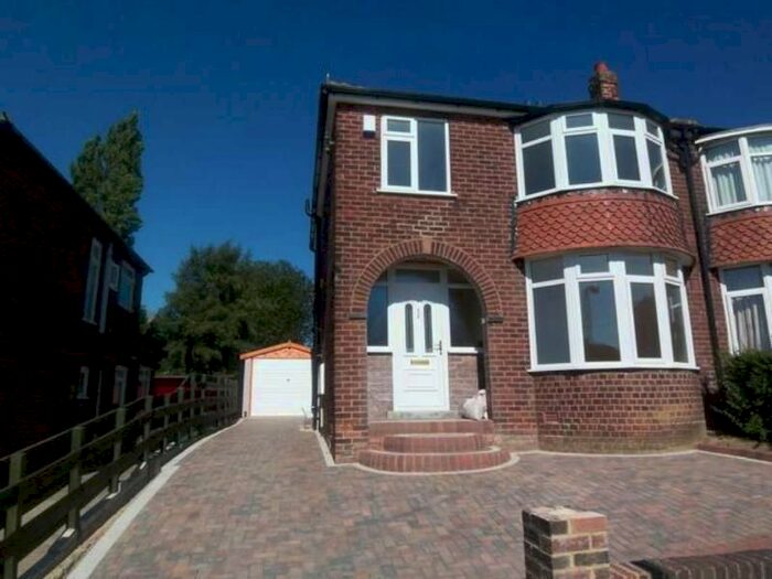3 Bedroom Semi-Detached House To Rent In Spennithorne Drive, Leeds, LS16