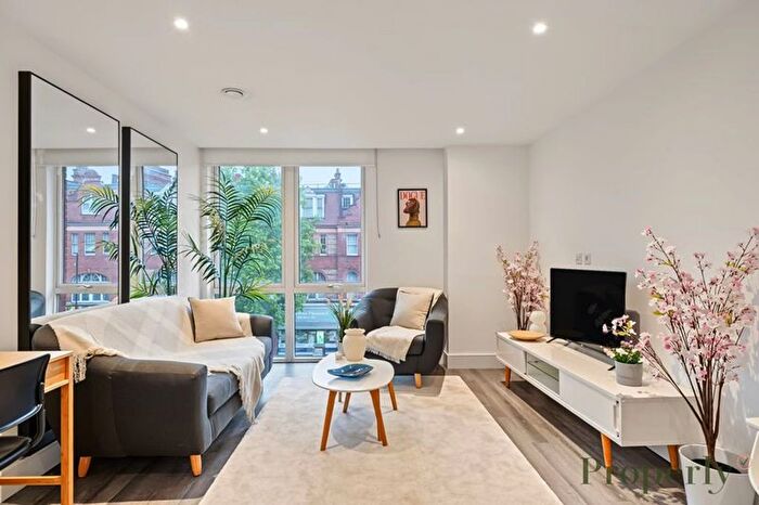 1 Bedroom Flat For Sale In Gaumont Place, London, SW2