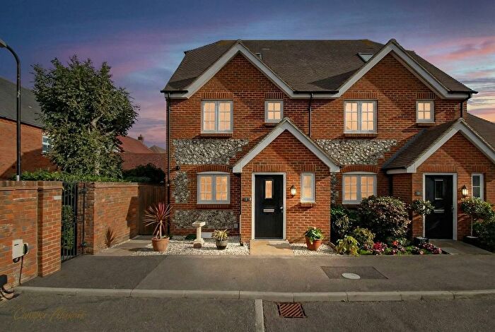 3 Bedroom Semi-detached House For Sale In Willow Wood Close, Angmering, BN16