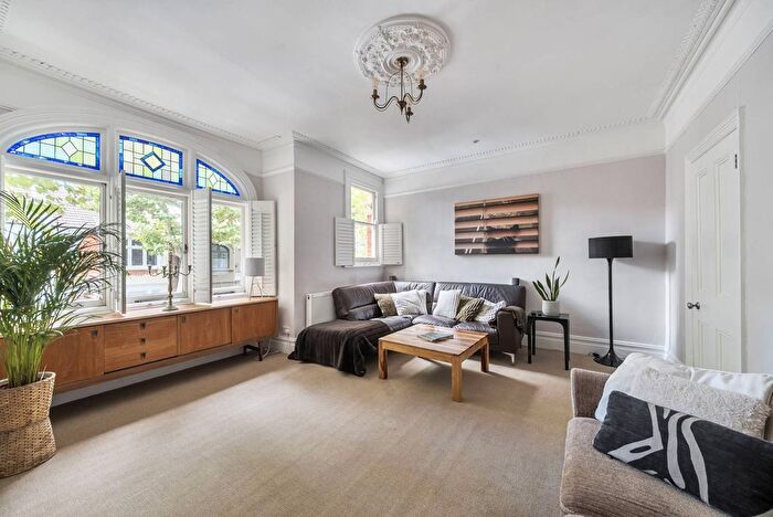 3 Bedroom Flat To Rent In Niton Street, Crabtree Estate, London, SW6