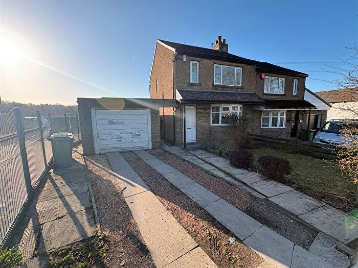 3 Bedroom Semi Detached House For Sale In Spen Lane, Gomersal, Cleckheaton, BD19