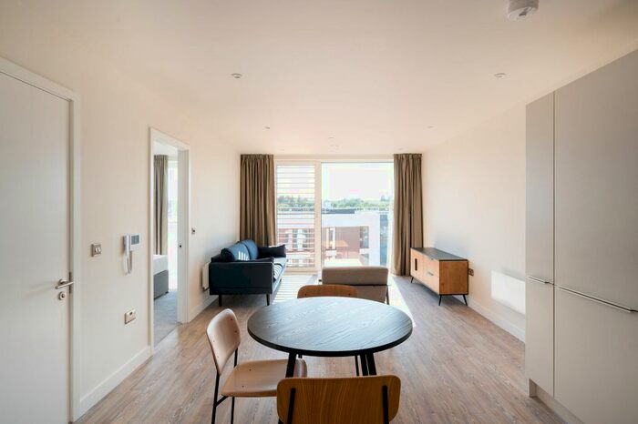 1 Bedroom Flat To Rent In Gillingham Gate Road, Chatham, ME4