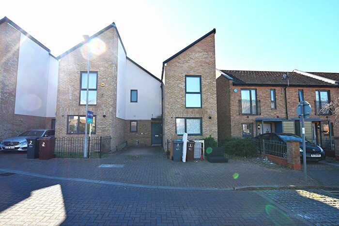 3 Bedroom End Of Terrace House To Rent In Patrick Crescent, Dagenham, RM8