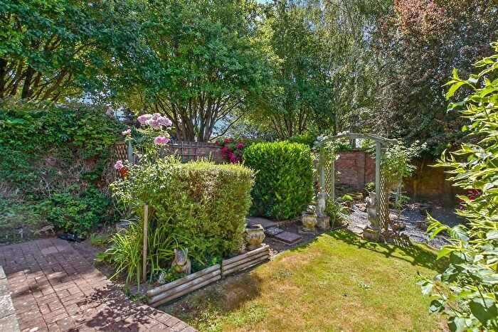 3 Bedroom End Of Terrace House For Sale In Threshers Drive, Weavering, Maidstone, Kent, ME14