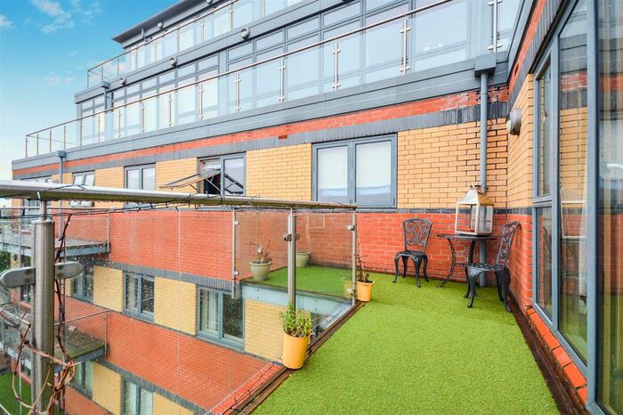 2 Bedroom Flat To Rent In St. Swithins Square, Lincoln, LN2