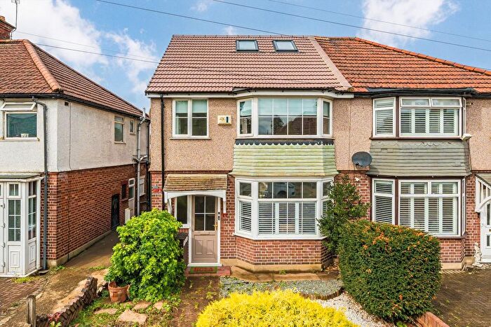 4 Bedroom Semi-Detached House For Sale In Heston Avenue, Hounslow, TW5