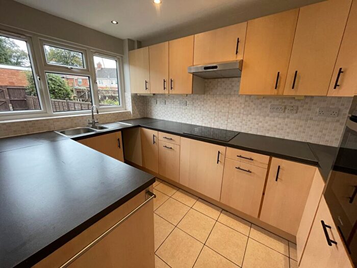 3 Bedroom End Of Terrace House To Rent In Percy Road, Warwick, CV34