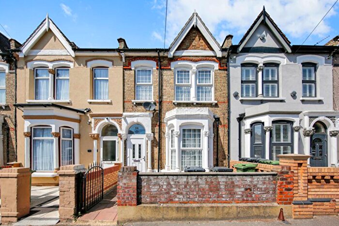 5 Bedroom Terraced House For Sale In Hatherley Road, Walthamstow, E17