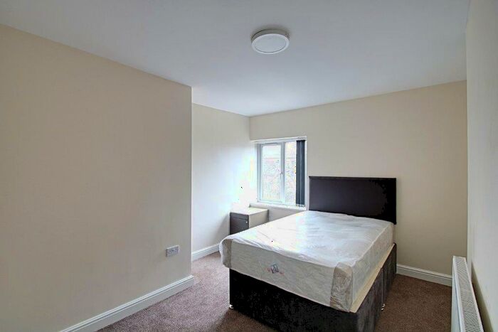 9 Bedroom End Of Terrace House To Rent In Elm Close, Nottingham, NG3