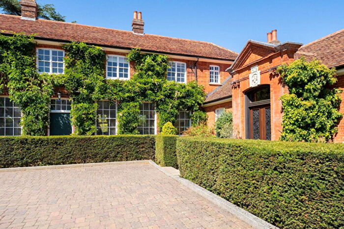 2 Bedroom Flat For Sale In Balls Park, Hertford, SG13
