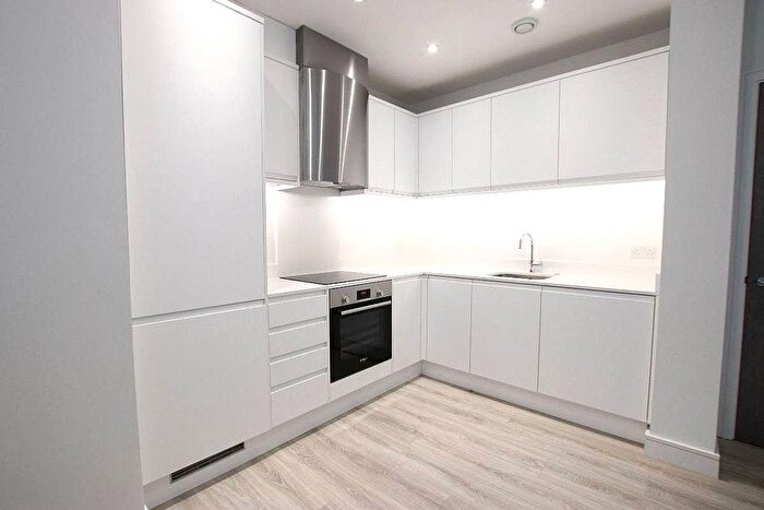 2 Bedroom Flat To Rent In Bunns Lane, NW7