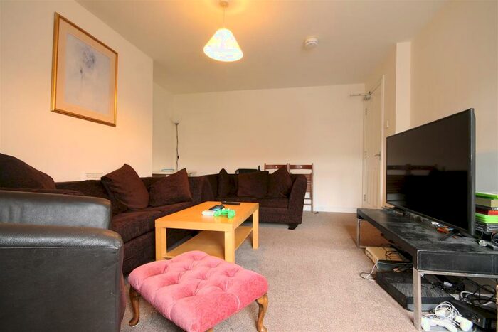 4 Bedroom Maisonette To Rent In Simonside Terrace, Heaton, NE6