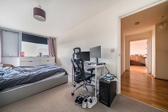 2 Bedroom Flat For Sale In Little Thames Walk, Greenwich, London, SE8
