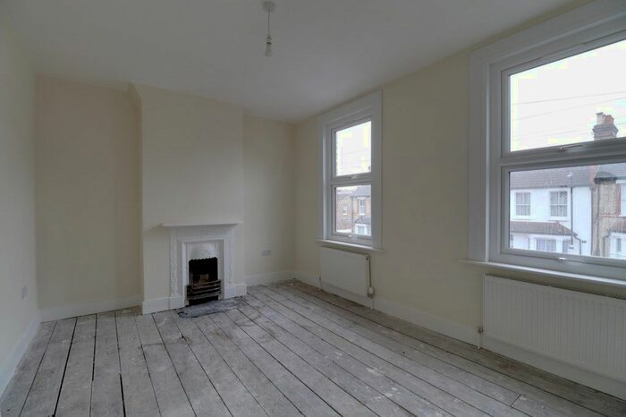 2 Bedroom Flat To Rent In Leith Road, London N22