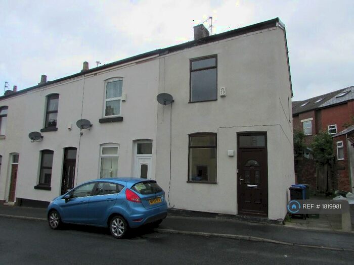 2 Bedroom End Of Terrace House To Rent In Fountain Street, Hyde, SK14
