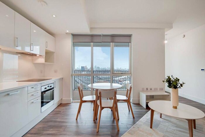 1 Bedroom Flat To Rent In Silvertown Way, Canning Town, London, E16