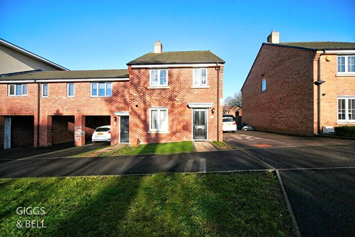 3 Bedroom Semi-Detached House For Sale In Houghton Regis, Dunstable, Bedfordshire, LU5