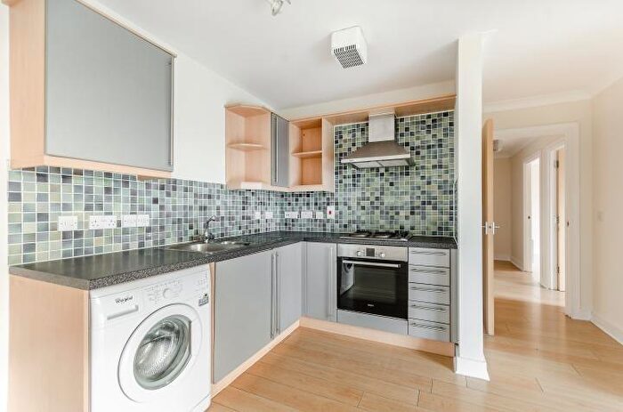 2 Bedroom Flat For Sale In Damask Court, Cleeve Way, Sutton, Surrey, SM1