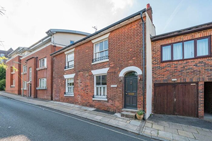 3 Bedroom Cottage To Rent In Cross Street, Winchester, SO23