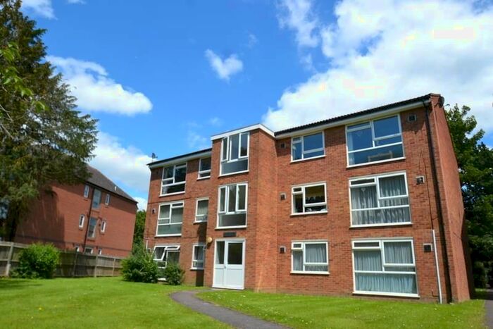 2 Bedroom Flat To Rent In Aurum Close, Horley RH6