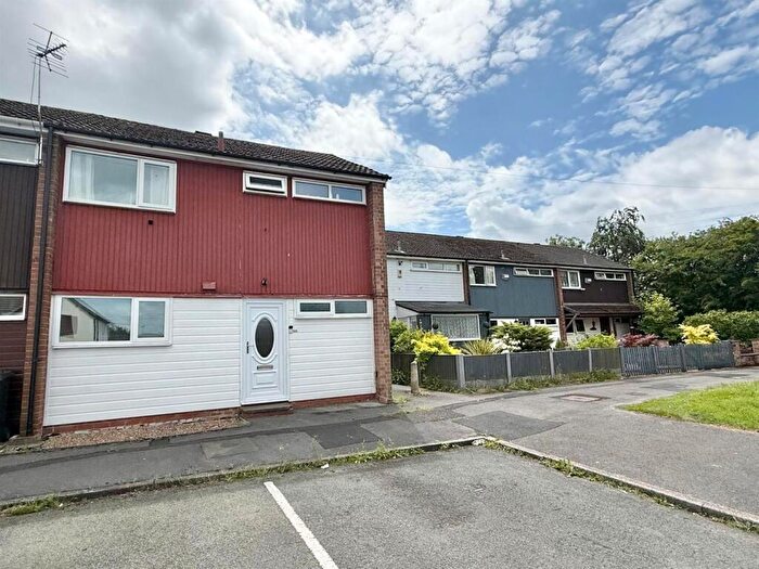 3 Bedroom End Of Terrace House For Sale In Warwick Road, Macclesfield, SK11