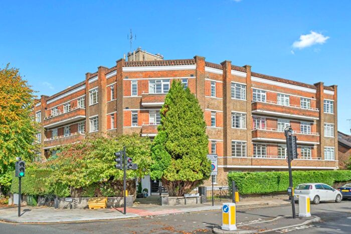 2 Bedroom Flat For Sale In North Hill, Highgate, N6