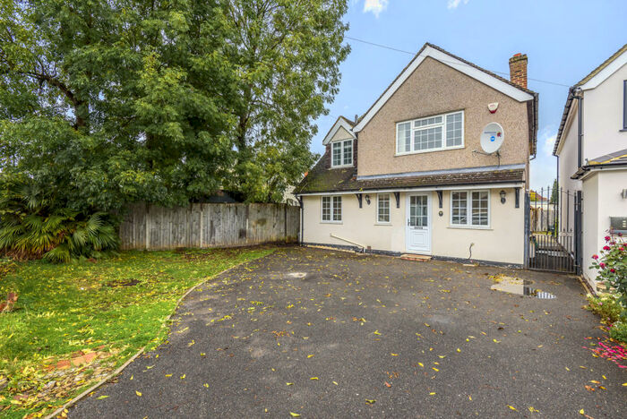 3 Bedroom Detached House To Rent In Astor Close, Addlestone, KT15