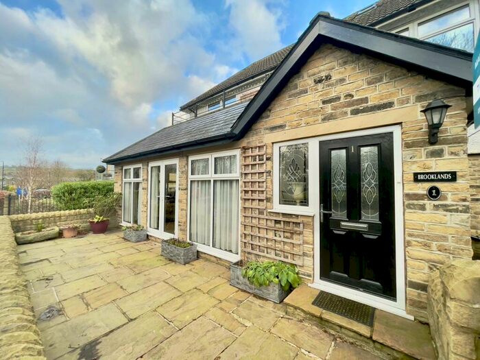 3 Bedroom Flat To Rent In Brooklands Court, Otley, West Yorkshire, LS21