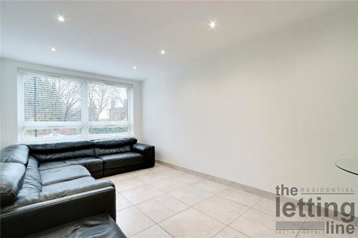 1 Bedroom Apartment To Rent In Uvedale Road, Enfield, Middlesex, EN2