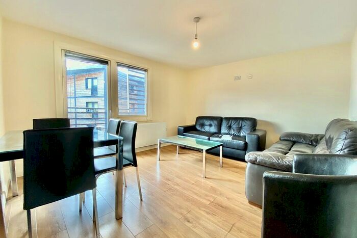 2 Bedroom Apartment To Rent In North Crescent, North Street, Leeds, LS2