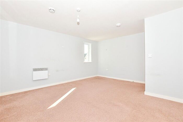 2 Bedroom Flat For Sale In Poynder Drive, Holborough Lakes, Kent, ME6