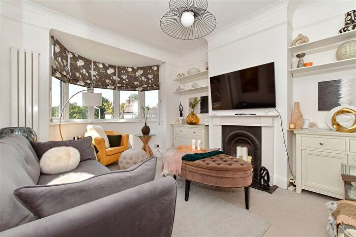 3 Bedroom Maisonette For Sale In Compton Avenue, Gidea Park, Essex, RM2