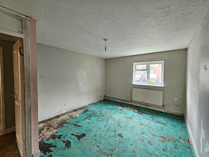 1 Bedroom Flat For Sale In Hollands Walk, Basildon, Essex, SS16