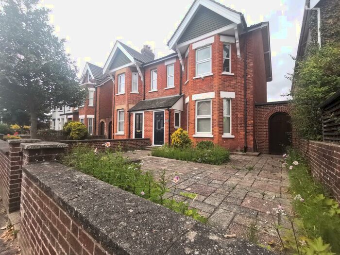 4 Bedroom House To Rent In Wimborne Road, Poole, BH15