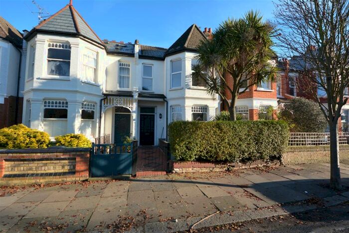 3 Bedroom Flat To Rent In Rosebery Road, Muswell Hill, N10