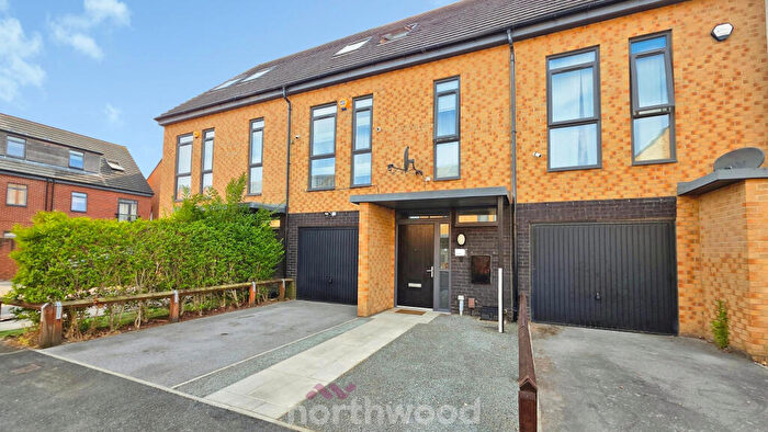 3 Bedroom Town House For Sale In Parkland Crescent, Bentley, Doncaster, DN5