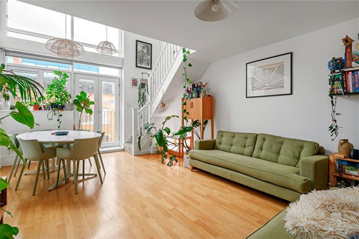 2 Bedroom Flat For Sale In City Plaza, Curtain Road, London, EC2A
