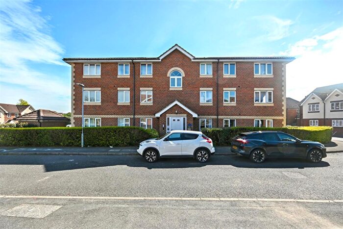2 Bedroom Flat For Sale In Broad Oak Close, Eastbourne, BN23