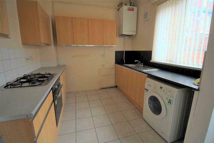 7 Bedroom Semi-Detached House To Rent In **&#pppw Excluding Bills** Derby Road, Lenton, - Uon, NG7