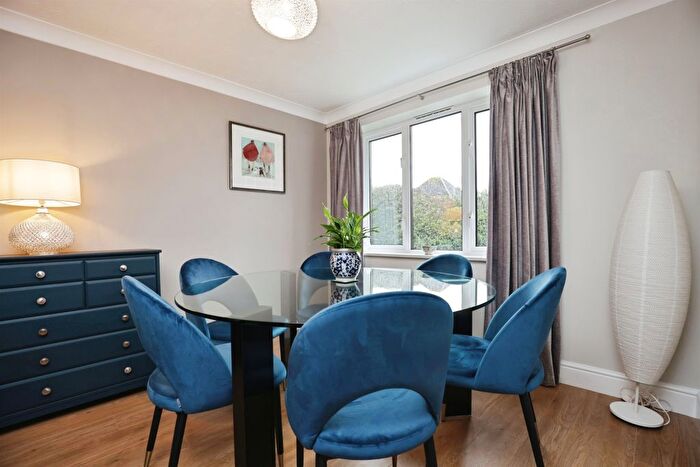 4 Bedroom Detached House For Sale In Napton Rise, Southam, CV47