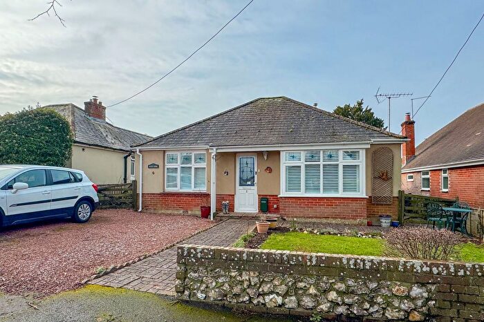 2 Bedroom Bungalow For Sale In Salisbury Road, Alresford, SO24
