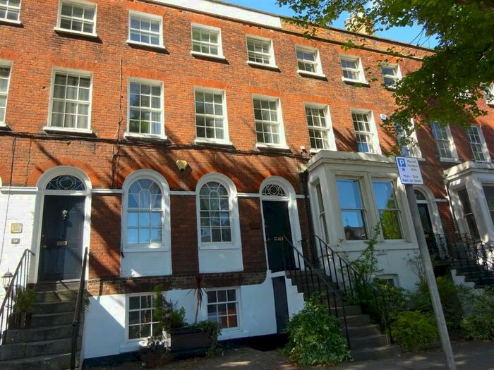 4 Bedroom Terraced House To Rent In New Road, Chatham, ME4