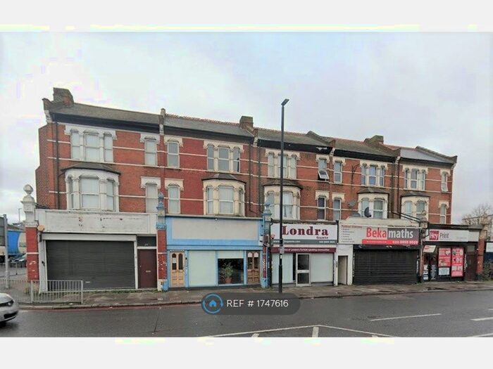 Studio To Rent In Green Lanes, London, N13