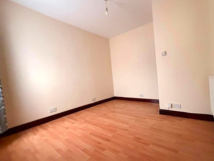 2 Bedroom Flat To Rent In Cameron Road, Ilford, IG3