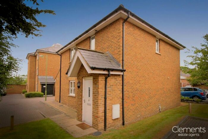 2 Bedroom Maisonette To Rent In Apsley, Hemel Hempstead, HP3