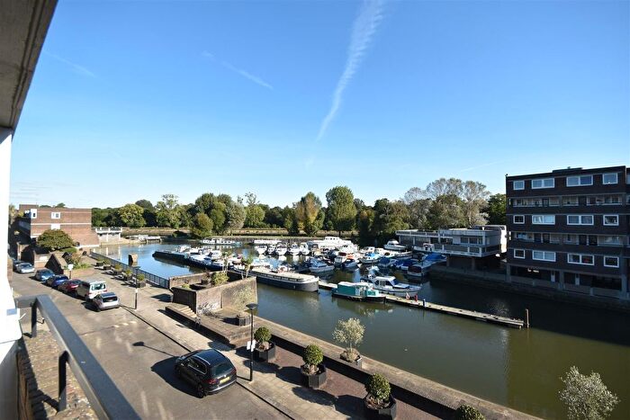 2 Bedroom Flat To Rent In Numa Court, Brentford Dock, Brentford, TW8