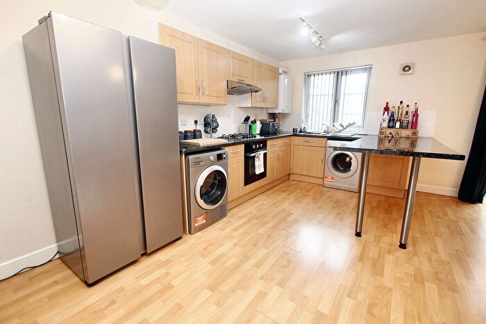 2 Bedroom Flat For Sale In Rochdale Road, Todmorden, OL14